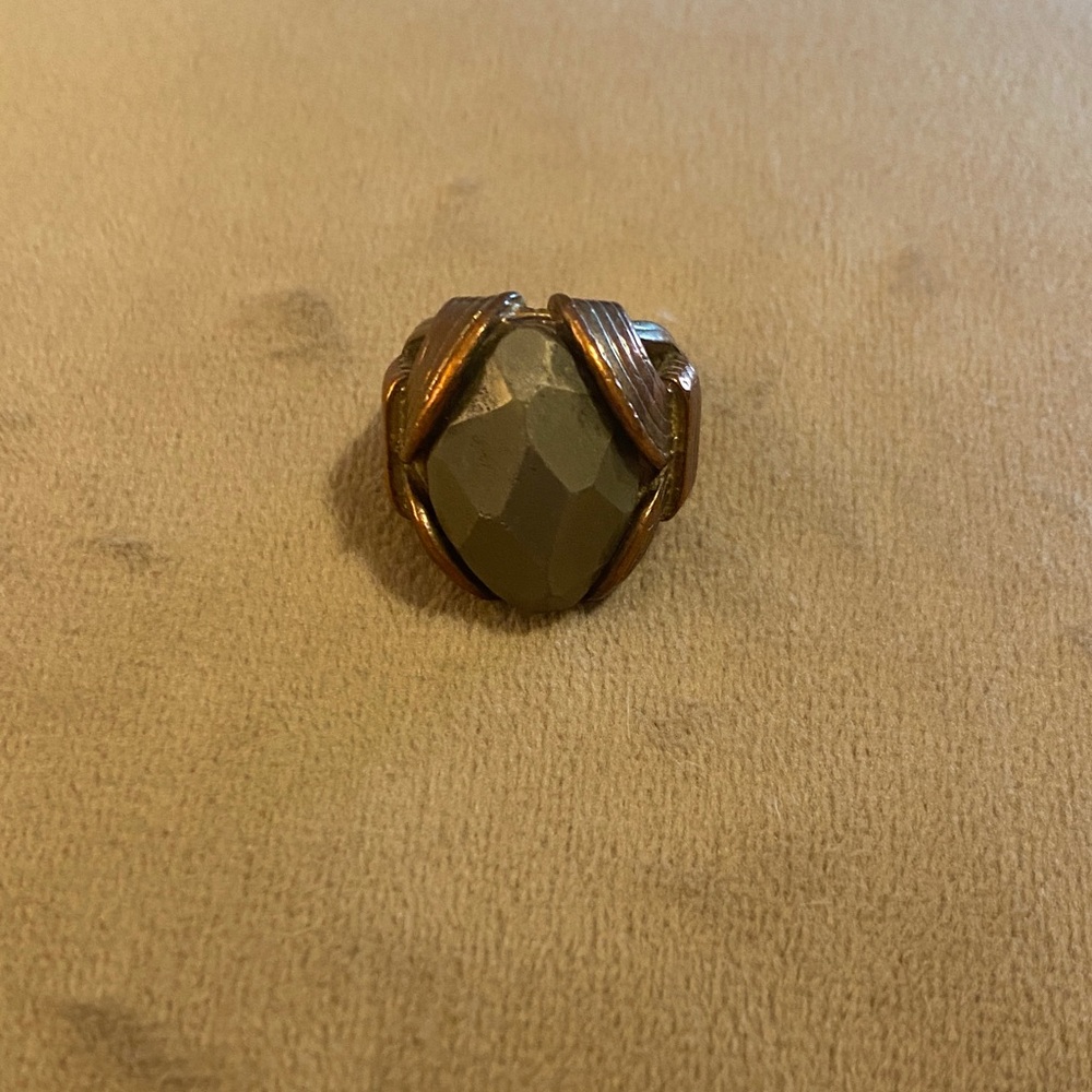 Vintage Gold ring with green stone size 6